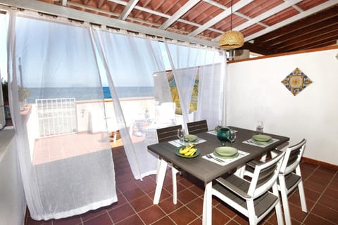 Patio, Natural landscape, View (from property/room), Balcony/Terrace, Dining area, Sea view