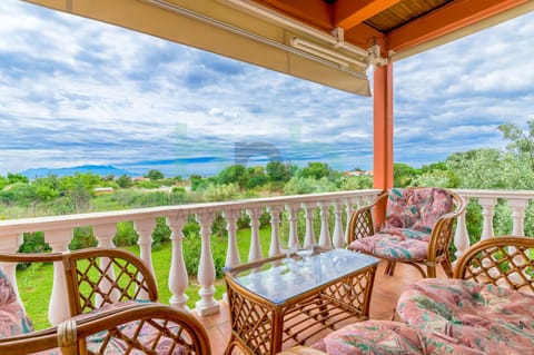 Patio, Spring, Day, Natural landscape, View (from property/room), Balcony/Terrace, Seating area, Dining area, Sea view