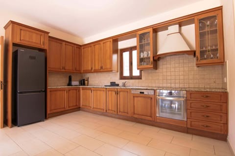 Kitchen or kitchenette, dishwasher, minibar, oven, pet friendly, stove