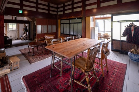 瀬波カフェ&ゲストハウス Bed and Breakfast in Ishikawa Prefecture