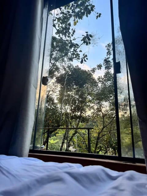 Bedroom, Mountain view