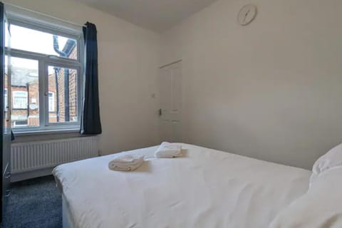 Ashfield Home 3 Bed 1 bath Longsight House in Manchester