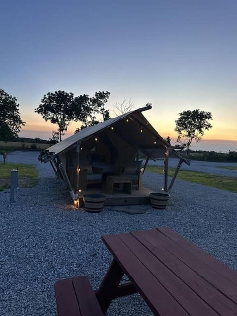 Roaring River Luxury Adventure Tent #16 Tenda de luxo in Roaring River Township