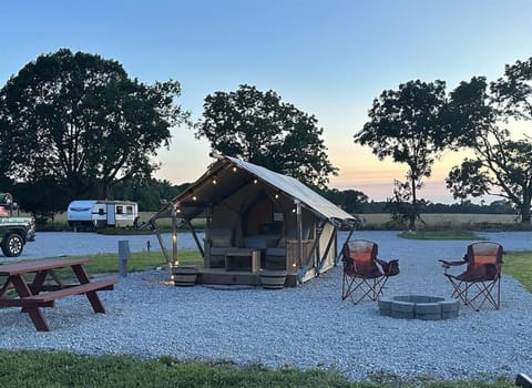 Roaring River Luxury Adventure Tent #16 Tenda de luxo in Roaring River Township