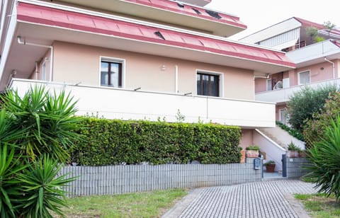 Property building, Facade/entrance, Garden