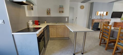 Kitchen or kitchenette, Dining area, dishwasher, oven, pet friendly, stove, toaster