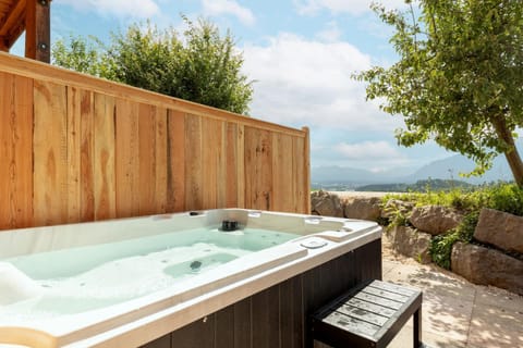 Hot Tub, View (from property/room), Balcony/Terrace