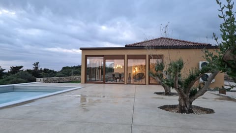 Property building, Garden view, Pool view