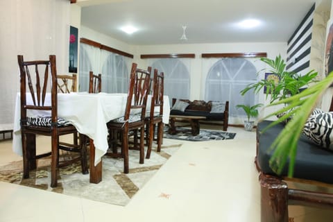 NYALI FUllY FURNISHED ROOMS AND APARTMENT Condo in Mombasa