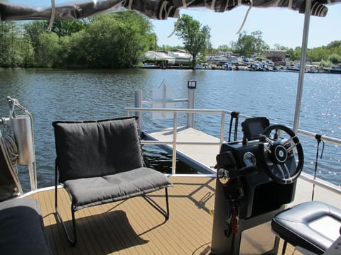 Hausboot HANNA HENN100 Docked boat in Berlin