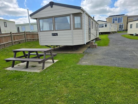 Castaways Holiday Park Campground/ 
RV Resort in North Norfolk District