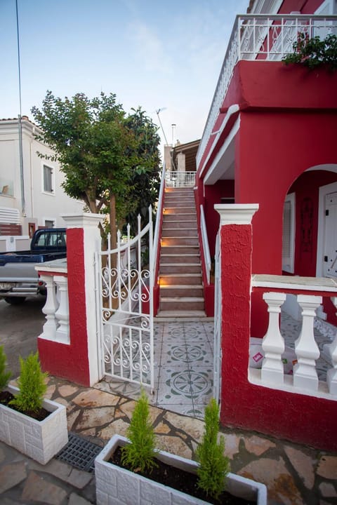 Anatoli Studios in front of the beach Apartment in Moraitika