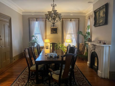 2 Br Victorian Apt, 2800 sq ft, 2 floors with Full Kitchen , 2 baths and Laundry Condo in Poughkeepsie