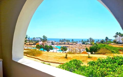 Pool view, Sea view