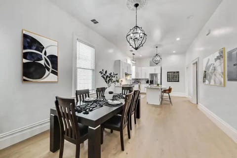 Seating area, Dining area