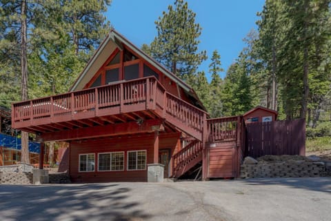 4BR Tahoe Getaway with hot tub by Kings Beach House in Kings Beach