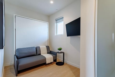 Modern & Minimalist Coliving Suite close to UCLA Copropriété in Sawtelle Japantown