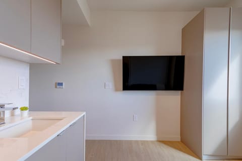 Chic & Functional Coliving Suite UCLA Area Condominio in Sawtelle Japantown
