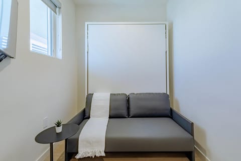 Cozy Coliving Suite Near UCLA In unit W&D Condominio in Sawtelle Japantown