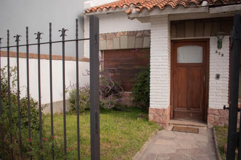 Casa Ita y Nestor House in Viedma