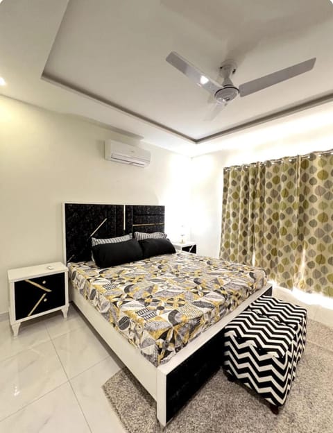 1 Bed Luxury Apartment, Your Modern Oasis Apartment in Lahore