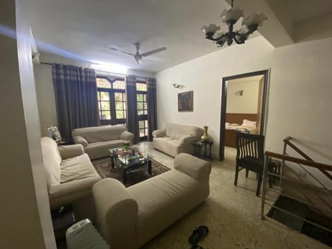 Independent Spacious Fully Furnished Room in House Vacation rental in New Delhi