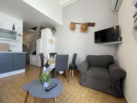 Appt moderne 6 pers avec piscine, clim, parking - Gruissan - FR-1-229-887 Apartment in Gruissan