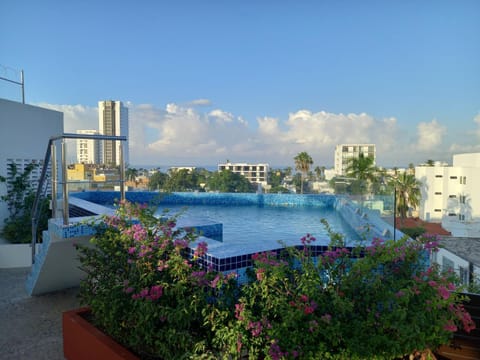 Malecón espacio alberca comodidad y playa Apartment in Mazatlan