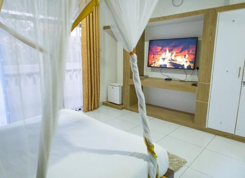 TV and multimedia, Decorative detail, Bedroom