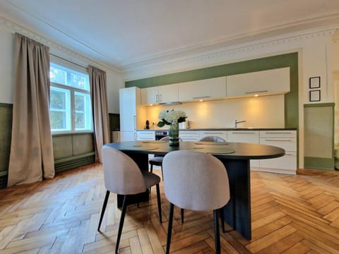 Dining area, kitchen