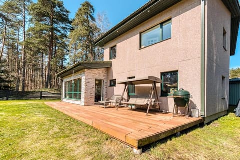 Property building, BBQ facilities, Garden, Garden, Garden view, sunbed