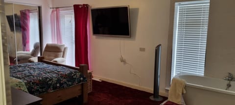 Smart Large Room Idealy Located near Doncaster - Rotherham -Sheffield Bed and Breakfast in Sheffield