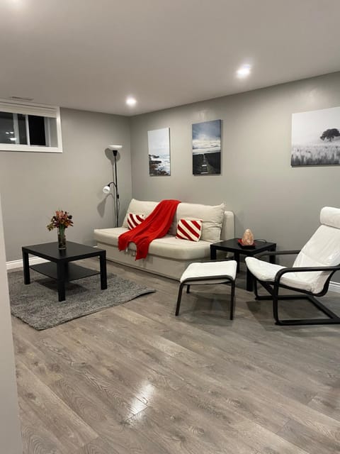 Brand new apartment with private entrance and patio Appartement in Guelph