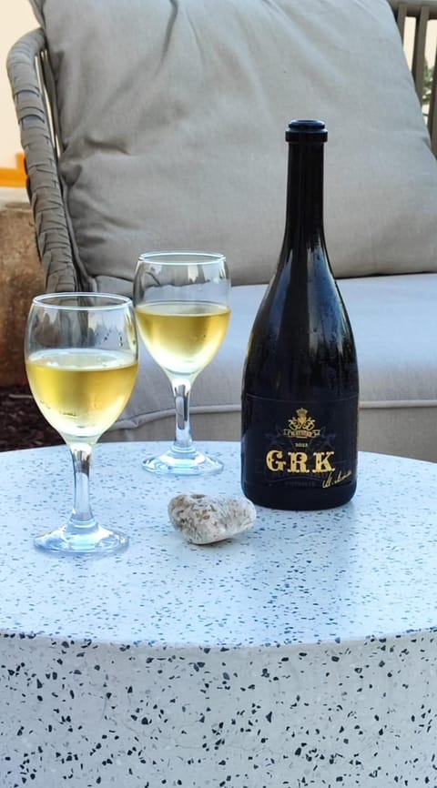 Food and drinks, Entertainment