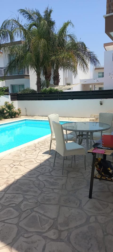 Patio, Dining area, Pool view, Swimming pool, sunbed