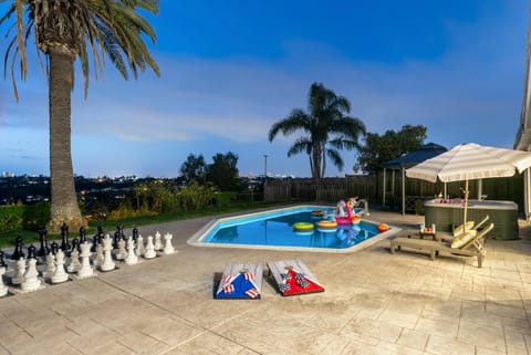LUX Stunning View Escape: Pool, Hot Tub, Game Room House in Pacific Beach