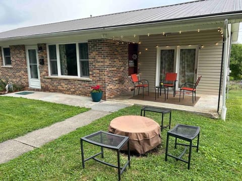 Brick By The Bridge - POOL! House in Fayetteville