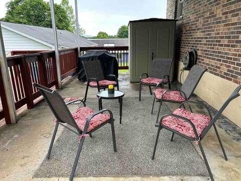 Patio, Seating area