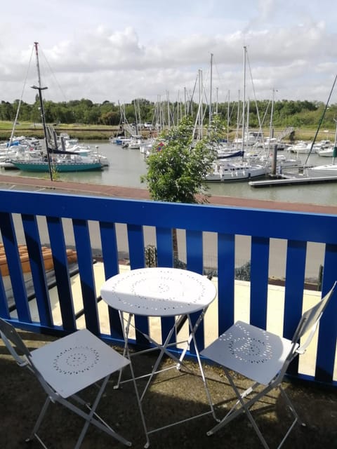 appt avec magnifique vue sur le port Apartment in Meschers-sur-Gironde