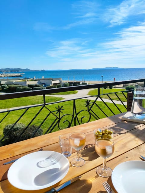 Natural landscape, Balcony/Terrace, Dining area, Sea view