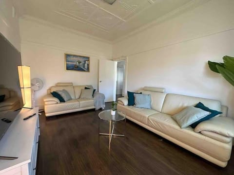 Elegant Family Retreat Near Beaches & Sydney CBD Appartement in Kensington