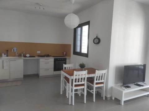 דירה אורבנית צמודה לתל השומר Apartment in Tel Aviv-Yafo