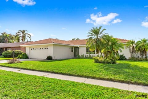 Modern 3BR - Pool - Game Room home House in Dunedin