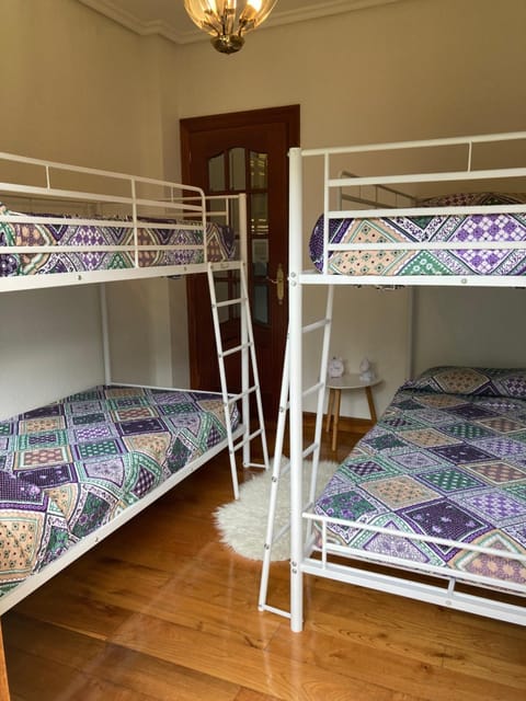 Bedroom, bunk bed