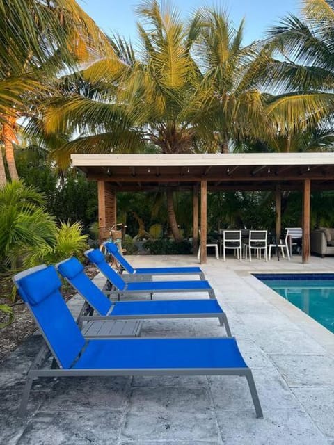 3 Bedrooms Home In Leeward Next To Grace Bay House in Turks and Caicos Islands