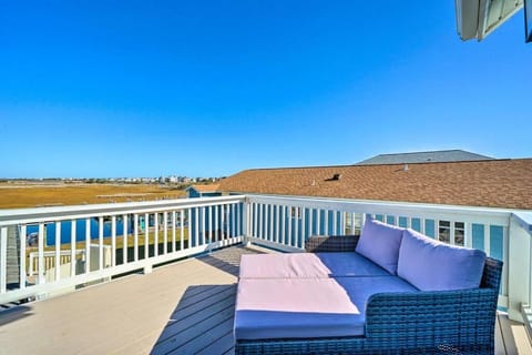 Blue Dawn of Surf City - Hot Tub & Game Room! House in Surf City