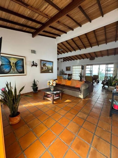 Hermosa Cabaña Campestre en Chinacota House in North Santander, Colombia