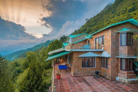 Celebrity Crest by Manoj & Farheen Prabhakar Villa in Uttarakhand