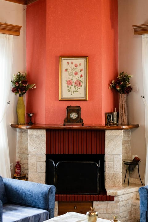 Zeusplace Red Roses Traditional House House in Pieria, Greece