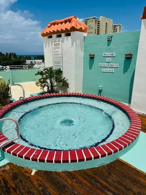 Hot Tub, Swimming pool